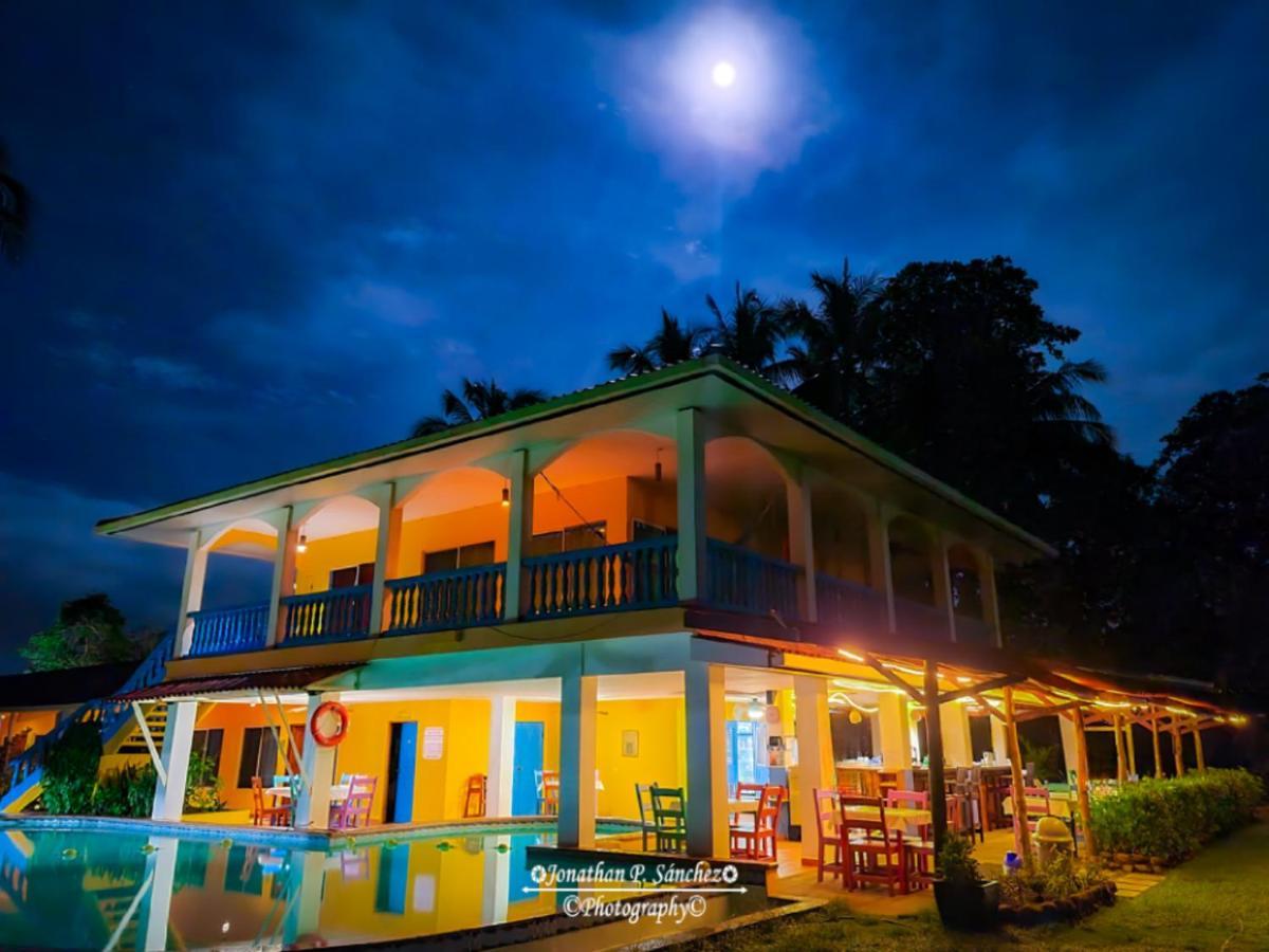 Las Lajas Beach Resort Bagian luar foto